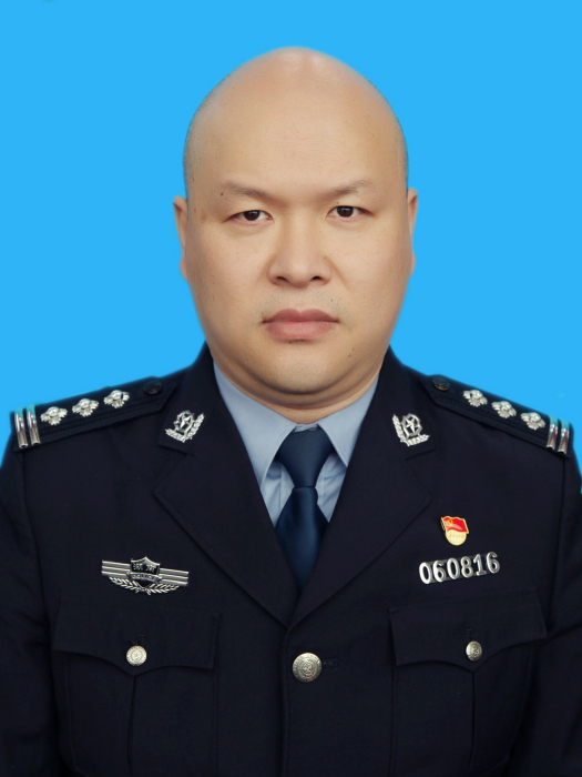 鄧峰(湖南省邵陽市公安局交警支隊副支隊長) 鄧峰(湖南省邵陽市公安局交警支隊副支隊長)