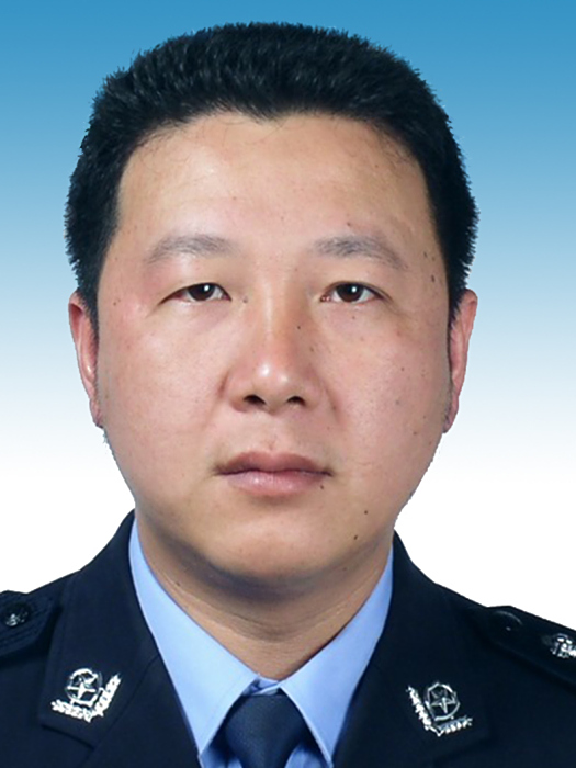 黃衛民(福建省漳州市東山縣公安局黨委委員、副局長、四級高級警長) 黃衛民(福建省漳州市東山縣公安局黨委委員、副局長、四級高級警長)