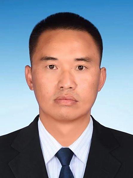 楊清國(雲南省德宏傣族景頗族自治州隴川縣人民政府辦公室副主任、縣政府督查室主任) 楊清國(雲南省德宏傣族景頗族自治州隴川縣人民政府辦公室副主任、縣政府督查室主任)