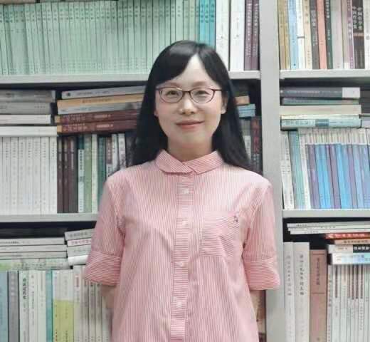 董佳貝 董佳貝