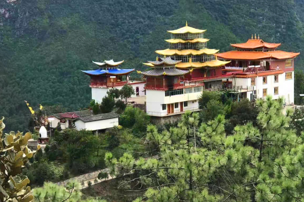 太陽寺(雲南省迪慶州維西縣太陽寺) 太陽寺(雲南省迪慶州維西縣太陽寺)