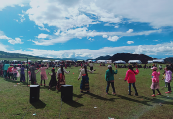 2018年7月普拉村舉辦傳統賽馬和弦子舞活動