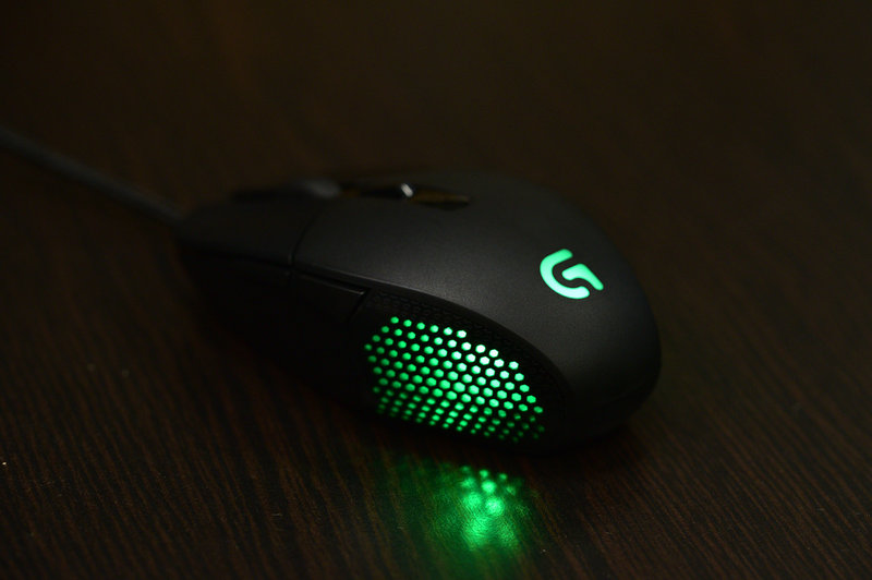 羅技G303 DA遊戲滑鼠