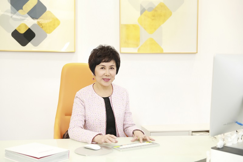 陳靈梅(深圳市贏領智尚服飾科技有限公司董事長兼總經理) 陳靈梅(深圳市贏領智尚服飾科技有限公司董事長兼總經理)
