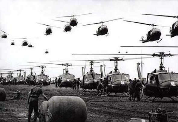 越南戰場上的UH-1直升機群