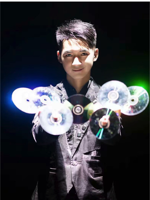 梁毅虎 梁毅虎