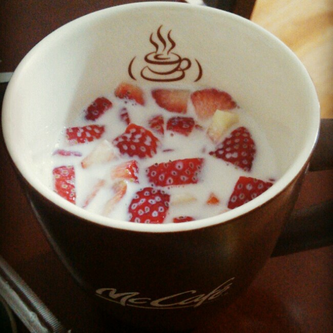 草莓蜂蜜牛奶