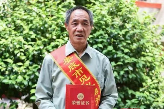 劉六吾 劉六吾