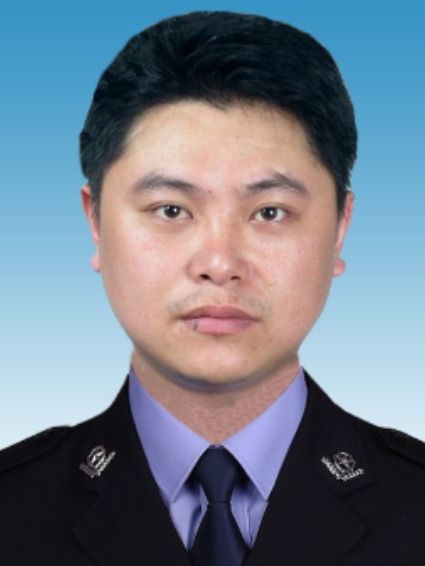 陳錦輝(福建省漳州市華安縣公安局副局長、三級高級警長) 陳錦輝(福建省漳州市華安縣公安局副局長、三級高級警長)