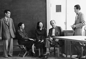 瓦爾特·格羅皮烏斯（創立包浩斯學校）夫婦訪問東京造形大學
