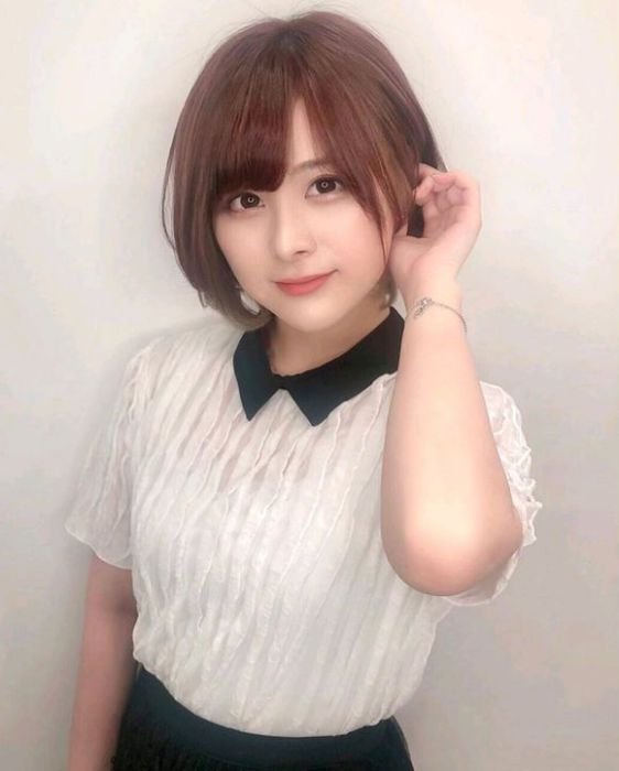 佐藤栞(日本女歌手) 佐藤栞(日本女歌手)