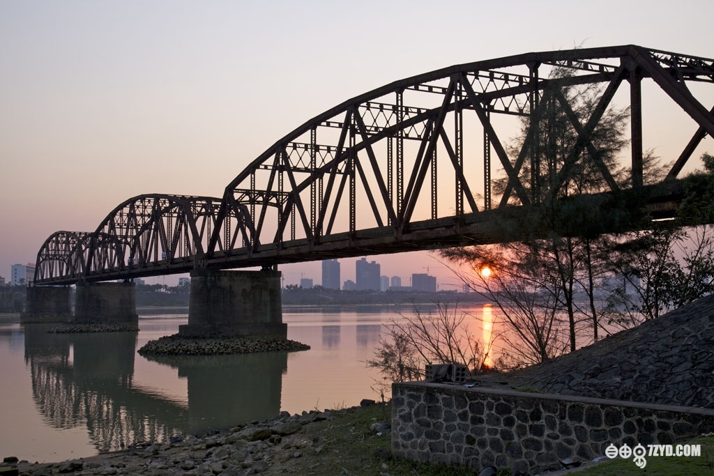 南渡江鐵橋