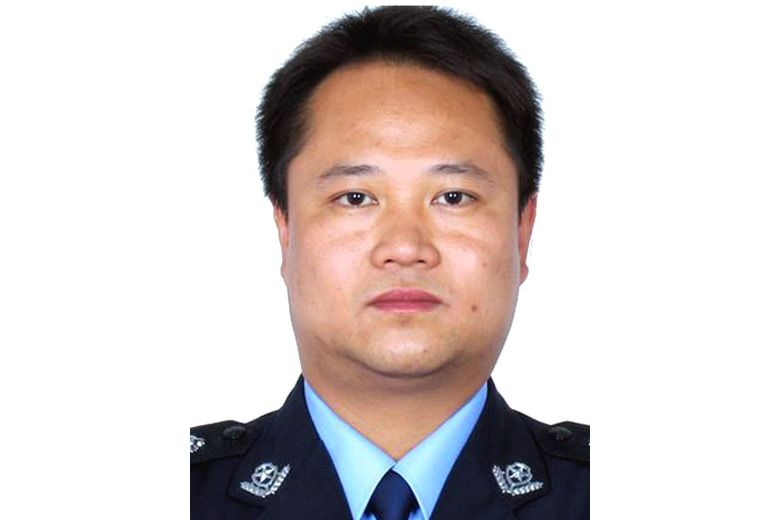 董健(雲南楚雄祿豐市公安局指揮中心原民警,一級警長) 董健(雲南楚雄祿豐市公安局指揮中心原民警,一級警長)