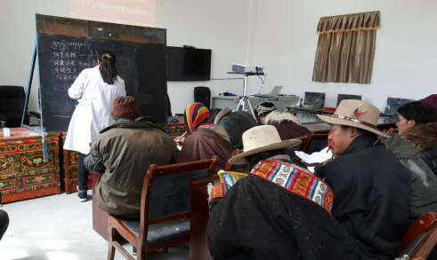 2016年4月仁多鄉衛生院對村醫開展培訓