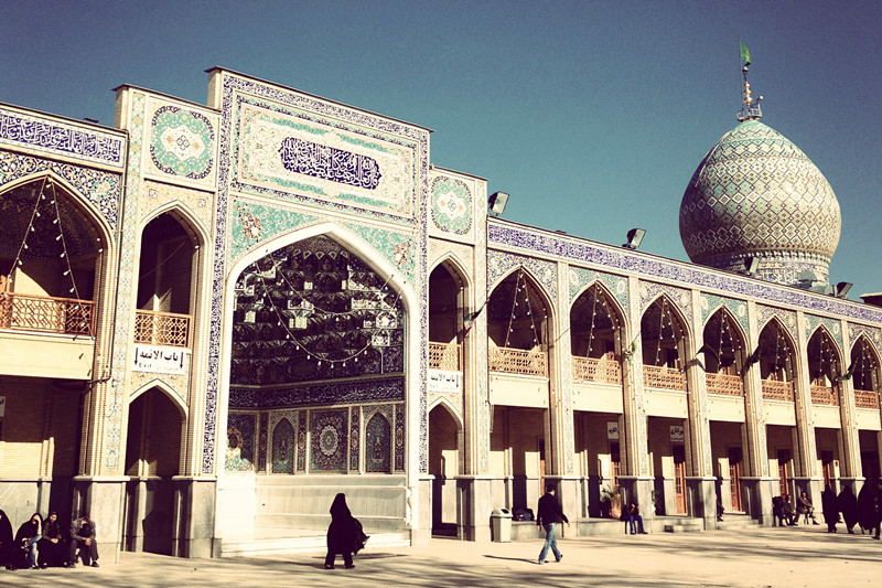 伊朗南方聖城設拉子大清真寺，禮拜的人群