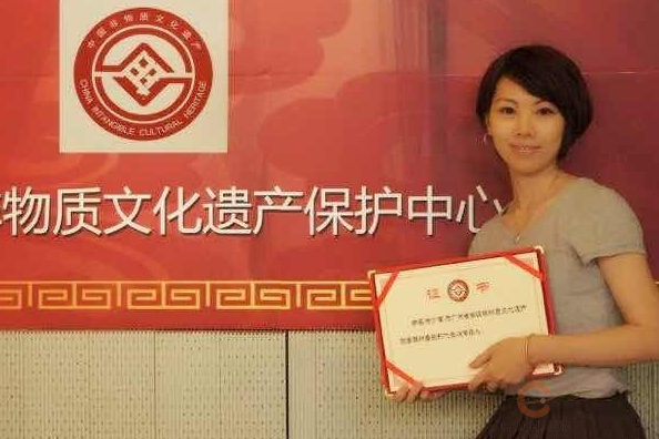 余少螢 余少螢