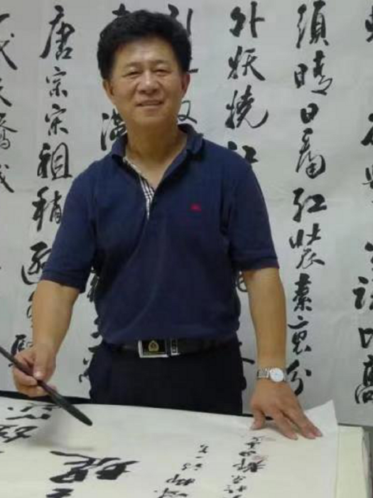 陳國華(中華文化促進會書畫藝術委員會副秘書長,中國書法家協會會員、北京書法家協會理事) 陳國華(中華文化促進會書畫藝術委員會副秘書長,中國書法家協會會員、北京書法家協會理事)