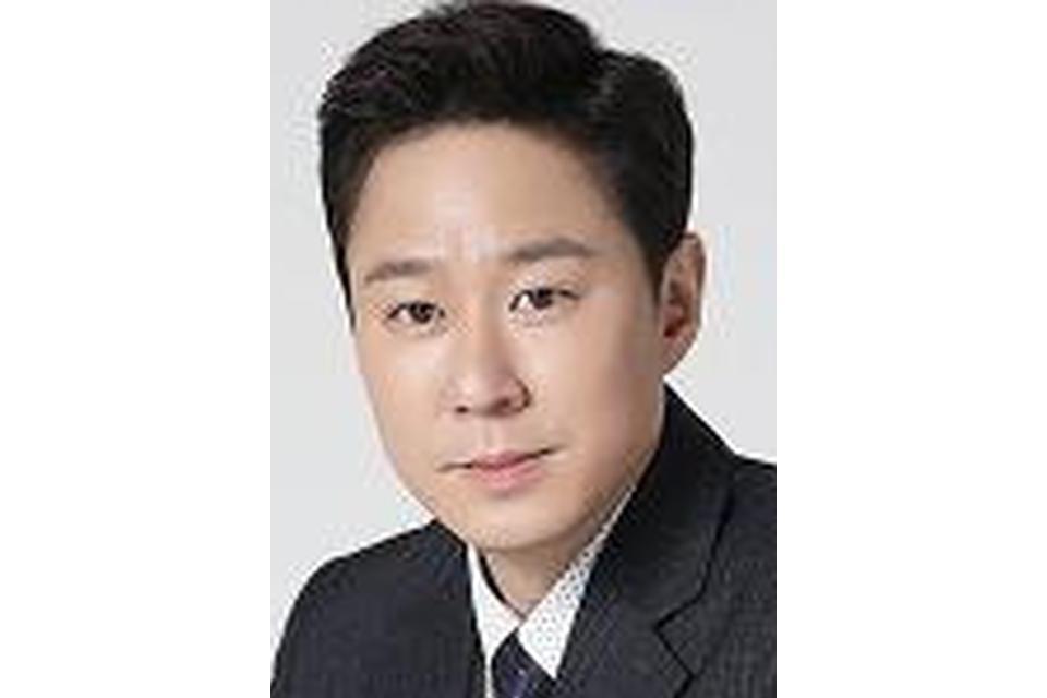 金英必 金英必