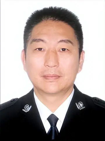 吳曉(東莞市公安局黨委委員、副局長) 吳曉(東莞市公安局黨委委員、副局長)