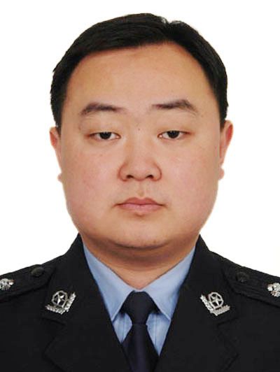 戴彬(貴州省遵義市公安局匯川分局黨委委員、政工室主任、一級警長) 戴彬(貴州省遵義市公安局匯川分局黨委委員、政工室主任、一級警長)