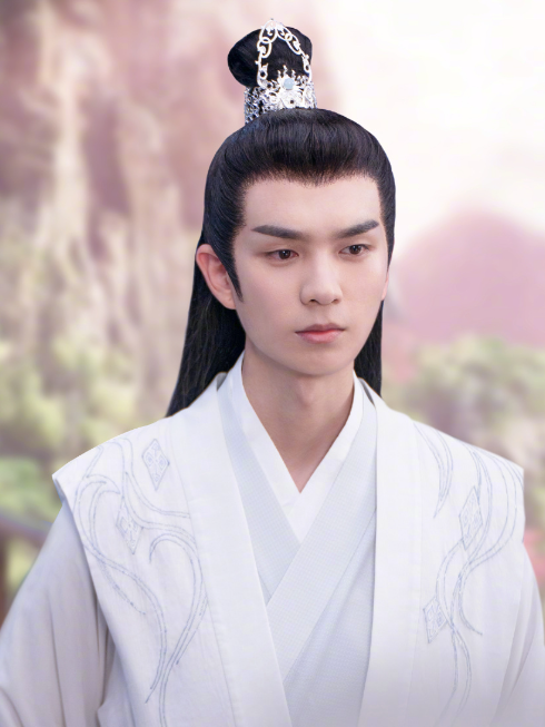 成峰(《重紫》中的角色,由孫燦飾演) 成峰(《重紫》中的角色,由孫燦飾演)