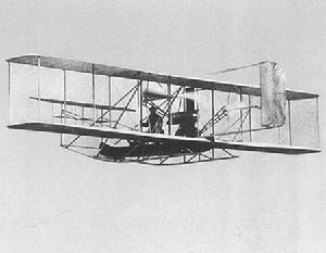 第一架飛機試飛成功