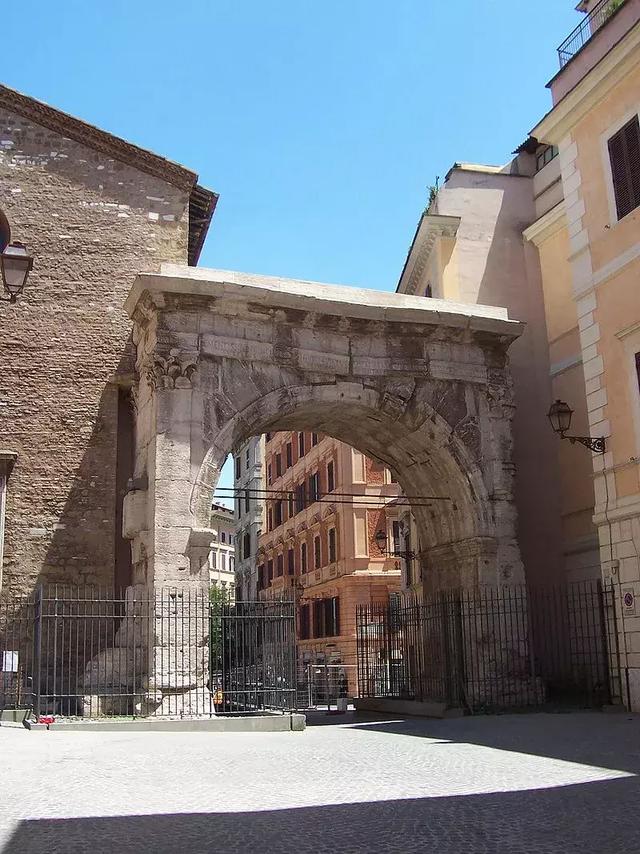 伽里埃努斯時代建造的一座拱門