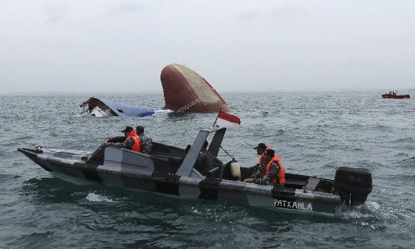 12·19印尼船隻沉沒事故