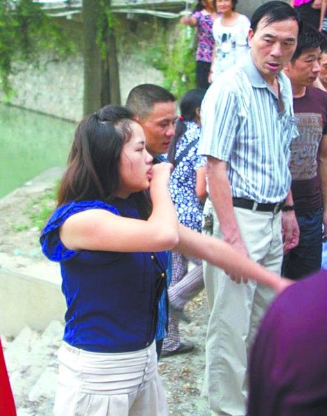 藍衣女孩(救援溺水老人的女護士) 藍衣女孩(救援溺水老人的女護士)