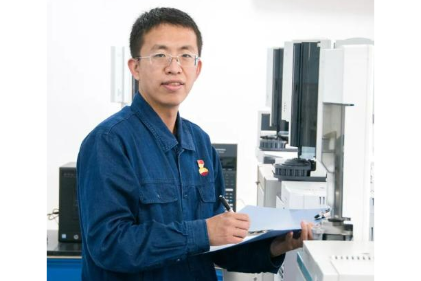 楊希(中國石油錦州石化公司設備員、錦州市社會科學普及青年學者、質量計量中心青年總支部書記) 楊希(中國石油錦州石化公司設備員、錦州市社會科學普及青年學者、質量計量中心青年總支部書記)
