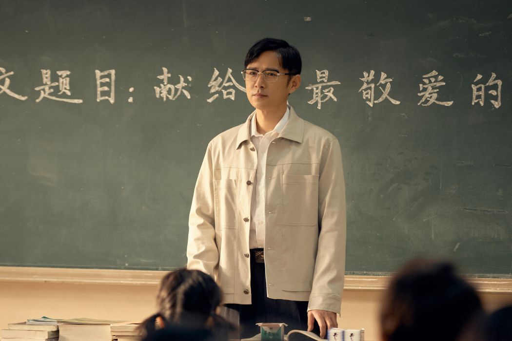 鄭鴻(電視劇《龍城》中的男配角) 鄭鴻(電視劇《龍城》中的男配角)