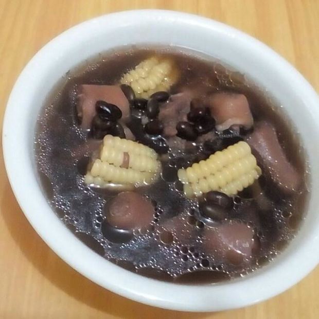 補腎黑豆豬尾湯