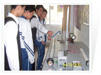 學生參加科技活動