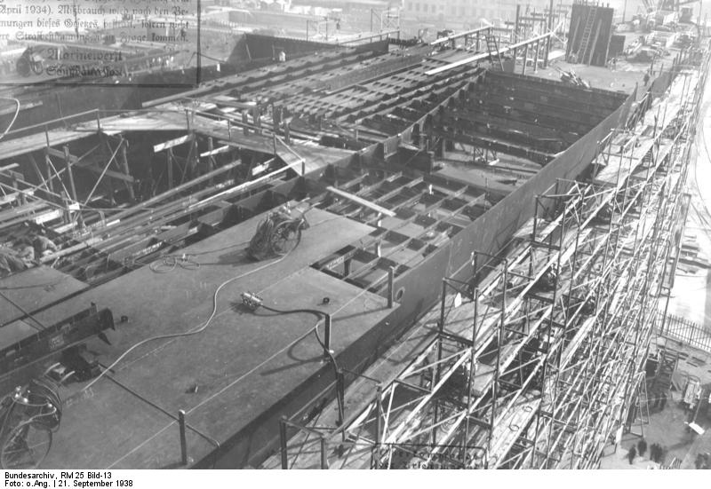 1938年正在造船廠里建造的齊柏林