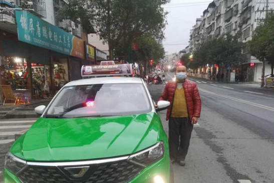 楊通平(貴州省黔東南苗族侗族自治州錦屏縣平安出租汽車公司駕駛員) 楊通平(貴州省黔東南苗族侗族自治州錦屏縣平安出租汽車公司駕駛員)