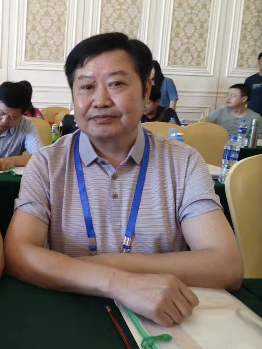 吳明何 吳明何