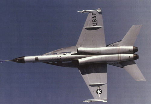 F-17的腹部