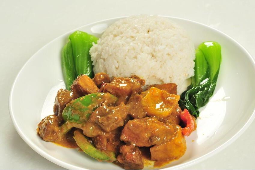 雞肉牛腩飯