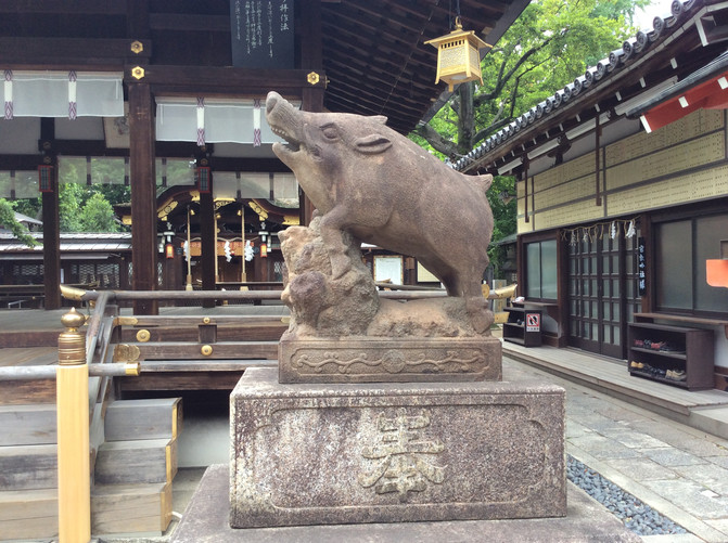 日本京都的《護王神社》里供奉的野豬