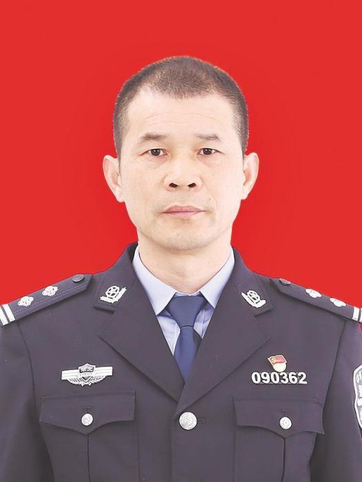 胡文政(通城縣公安局沙堆派出所教導員) 胡文政(通城縣公安局沙堆派出所教導員)