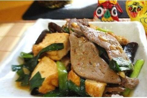 豆腐炒豬肝 豆腐炒豬肝