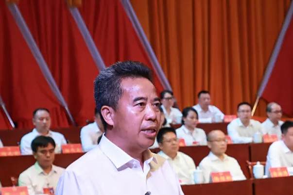 楊用華(貴州省黔東南州天柱縣委副書記、縣政府黨組書記、縣長) 楊用華(貴州省黔東南州天柱縣委副書記、縣政府黨組書記、縣長)