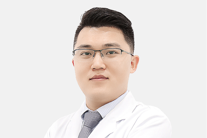 何玉明(深圳曬布格倫菲爾口腔門診部醫師) 何玉明(深圳曬布格倫菲爾口腔門診部醫師)