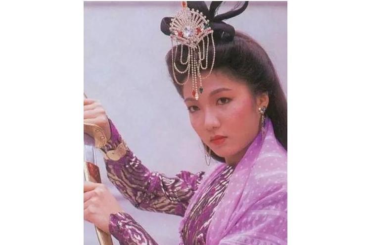 鐵珊瑚(1989版《俠客行》中的原創角色) 鐵珊瑚(1989版《俠客行》中的原創角色)