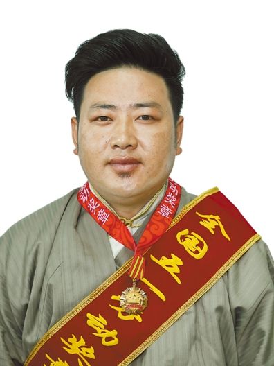 拉瓊(第十四屆全國人大代表,西藏藏緣青稞科技有限公司車間主任) 拉瓊(第十四屆全國人大代表,西藏藏緣青稞科技有限公司車間主任)