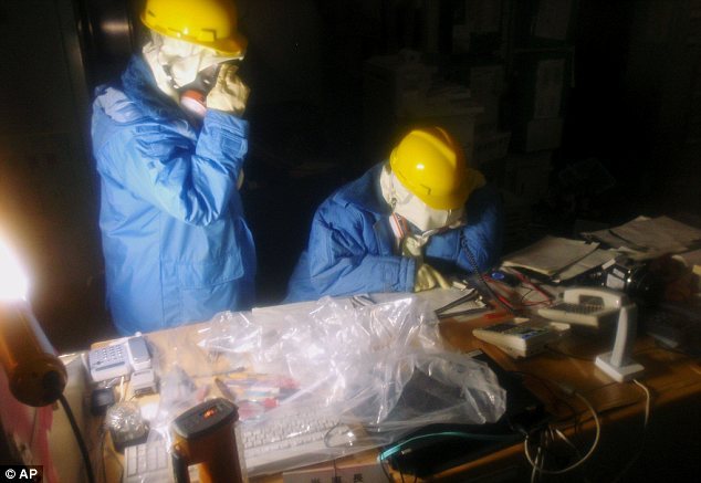 日本福島核電廠留守工作人員正在搶險