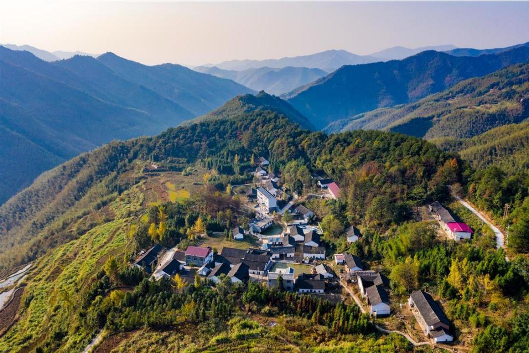 何家嶺村 何家嶺村