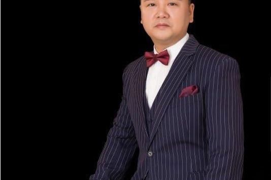 周文斌(江蘇省摜蛋運動協會副會長,摜蛋運動員) 周文斌(江蘇省摜蛋運動協會副會長,摜蛋運動員)