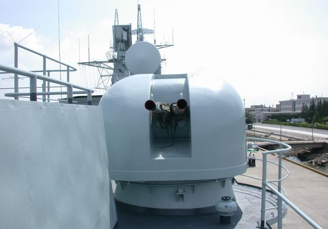 76式130毫米雙管艦炮