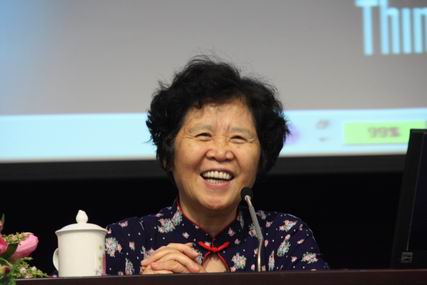 趙燕群在講座中（2010年）